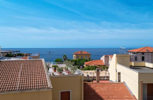 Alghero City Centre Apartment | Tudor Flat sea view with WiFi unlimited, next to the sea