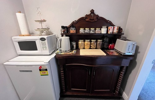 Paraparaumu Beach Bed & Breakfast | Tudor Manor Bed & Breakfast