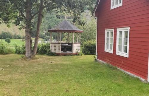 Borgund House | Tufte kårhus