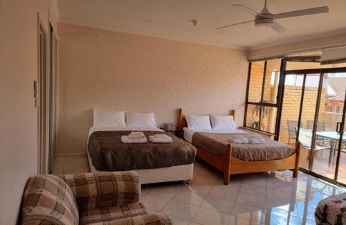 Greenway Apartment | Tuggeranong Short Stay #10C - Sleeps 6