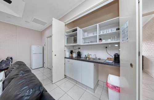 Greenway Apartment | Tuggeranong Short Stay #10C - Sleeps 6