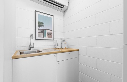 Tugun Apartment | Tugun Hideaway - 1 bed, 1 bath private guesthouse