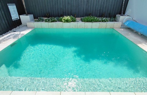 Tugun House | Tugun Holiday Home-magnesium pool -stroll to beach