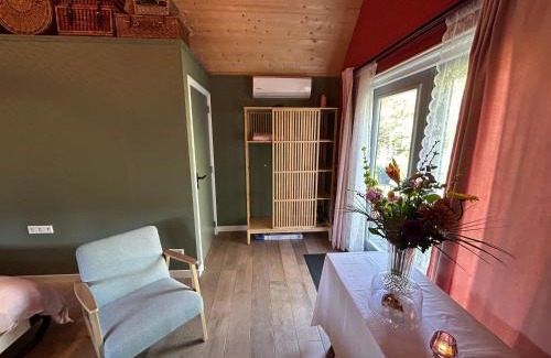 Wijckel Bed & Breakfast | Tuinhuisje in Theetuin Wijckel