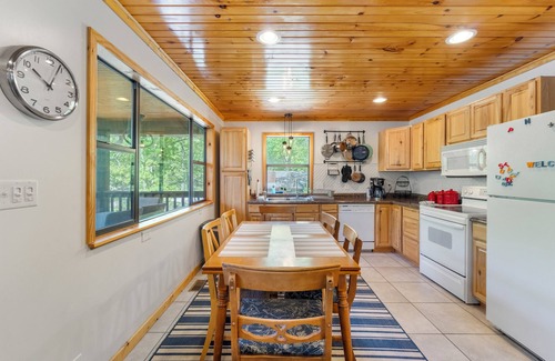 Camdenton House | Tulip House - 3 bedroom in back of cove