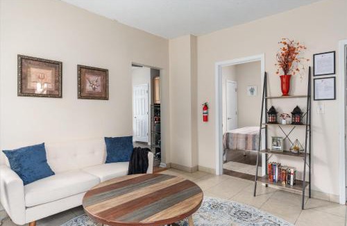 Corcoran House | Tulip House - Quiet Home 10 Minutes from Downtown Minneapolis