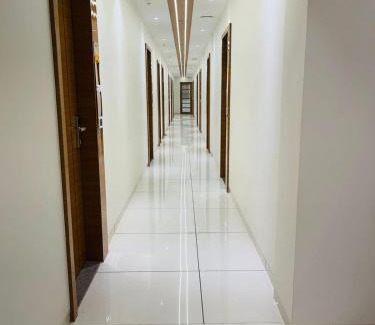 Surat Hotel | Tulsi Hotel