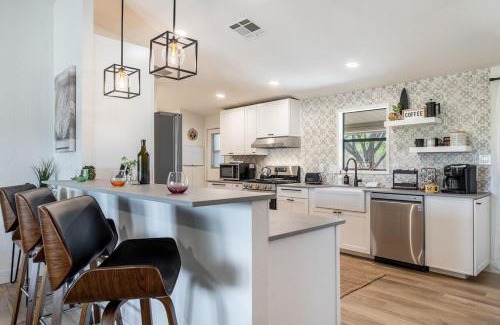 Saguaro West House | Tumbleweed charm of the Bus Stop Saloon