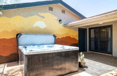 Saguaro West House | Tumbleweed charm of the Bus Stop Saloon