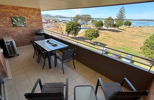 Tuncurry Apartment | Tuncurry Tides overlooking the lake.