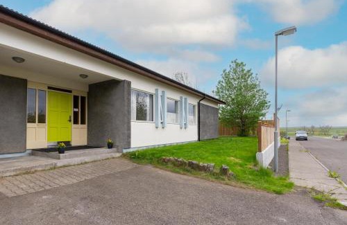 Laugarbakki Apartment | Túnfífill Guesthouse - free hot tub and sauna, cozy and quiet