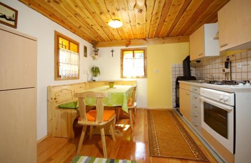 Prevalje Apartment | Turistična kmetija Povh