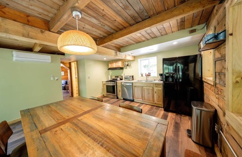 Stanton Cabin | Turkey Cove: Newly Renovated, Pet-Friendly 3BR Home with Hot Tub and Fireplace