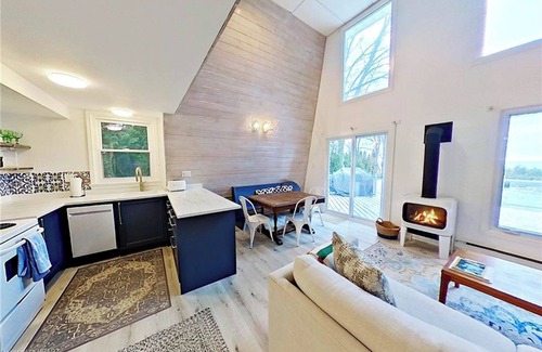 Bluewater Cottage | Turkey Perch - *Hot Tub* Private Lake Access