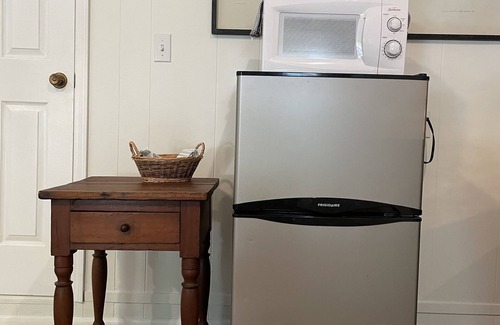 Blowing Rock House | Turkey Trot- Light & Bright Blowing Rock Guest Suite