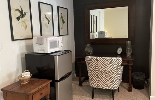 Blowing Rock House | Turkey Trot- Light & Bright Blowing Rock Guest Suite