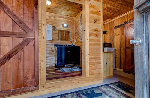 Pine Ridge Cabin | Turning Leaf Cabin 1 in the Red River Gorge Pet Friendly Hi Speed 🛜