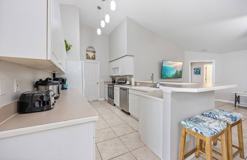 Rockledge House | Turquoise Turtle Cove-25 Minutes to the Beach and Port!