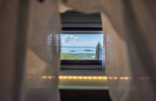 Passignano sul Trasimeno Apartment | Turret- Room with breathtaking lake view