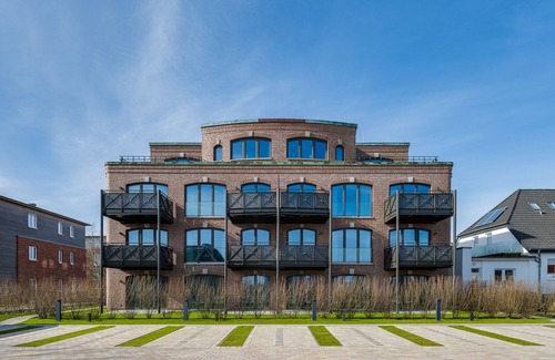 List Apartment | Turtle Bay Suite - Luxury on 65m² in List, Sylt with a Fireplace and Balcony.