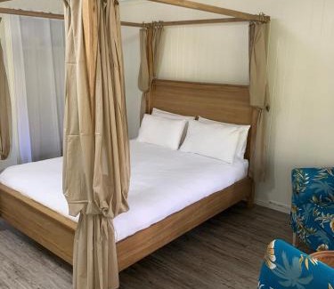 Urangan Apartment | Turtle Cove Lake Front Cabin 300m To Beach