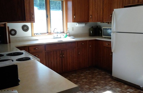 Wetmore Cottage | Turtle Cove on Town Lake: Your Private Summer Retreat – Kayaks, Fishing & More!