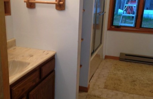 Wetmore Cottage | Turtle Cove on Town Lake: Your Private Summer Retreat – Kayaks, Fishing & More!