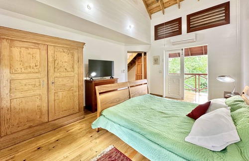First Bight Ski Chalet | Turtle's Back @ First Bight, Roatan