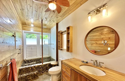 First Bight Ski Chalet | Turtle's Back @ First Bight, Roatan