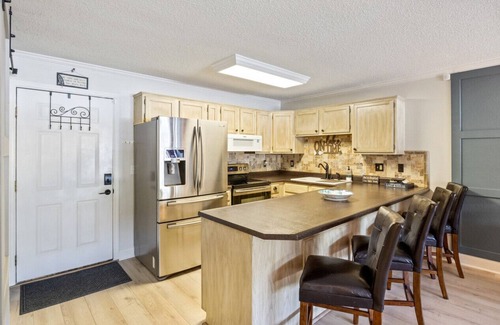 Village of Four Seasons Condo | Turtle Cove – Lakefront & Indoor Pool!