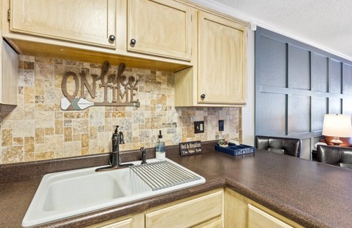 Village of Four Seasons Condo | Turtle Cove – Lakefront & Indoor Pool!