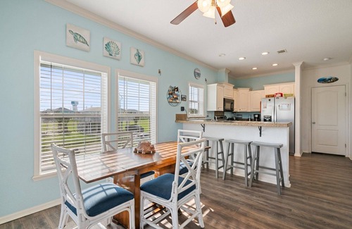 Crystal Beach House | TurtleShell - Hot Tub- Walk to Crystal Beach- Cargo Lift!