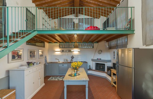 Poggibonsi Villa | Tuscan atmosphere in a wonderful villa for 8 with heated pool