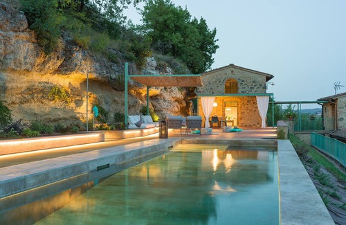 Poggibonsi Villa | Tuscan atmosphere in a wonderful villa for 8 with heated pool