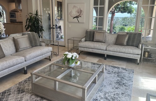 Turtle Ridge House | Tuscan Retreat- Less than 5 minutes away from the beach. Pet friendly.