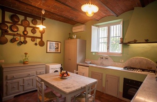 Montemagno Villa | Tuscan Villa with A/C, WIFI and private swimming pool