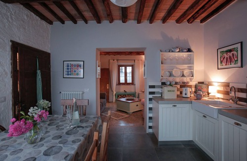 Villa Collemandina Villa | Tuscany villa with private pool and superb views. Complimentary chianti!