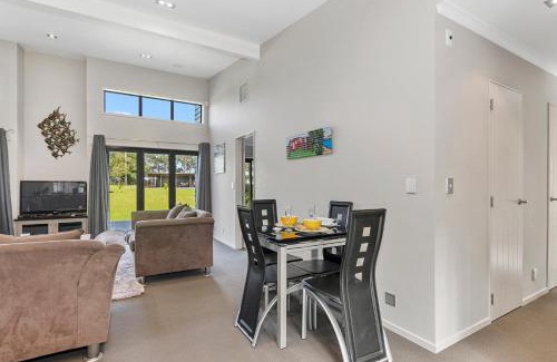 Tutukaka House | Tutukaka Treat - Wellingtons Bay Holiday Home