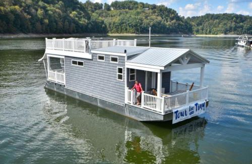 Nancy House | TV Blue Tiny Houseboat at Lake Cumberland Marina