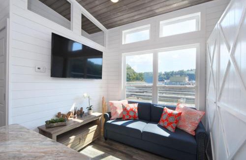 Nancy House | TV Blue Tiny Houseboat at Lake Cumberland Marina