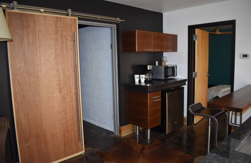 Rosewood House | Twice Featured on HGTV/Walking Distance to William Brice Stadium
