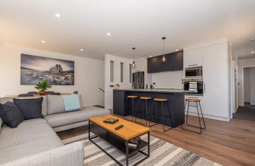 Lynmore Apartment | Twin Apartments - Walk to Forest with Spa Pools