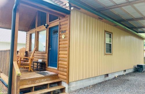 Groveoak House | Twin Cabin Pet Friendly Fenced Lake Guntersville