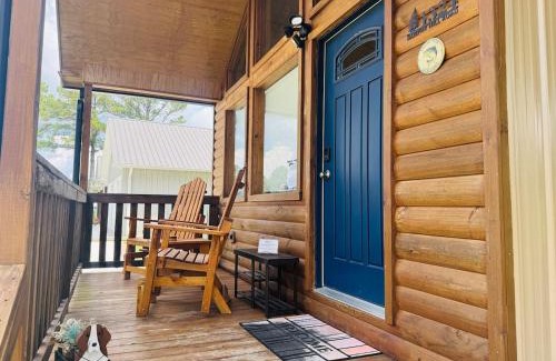 Groveoak House | Twin Cabin Pet Friendly Fenced Lake Guntersville