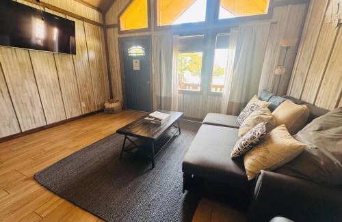 Groveoak House | Twin Cabin Pet Friendly Fenced Lake Guntersville