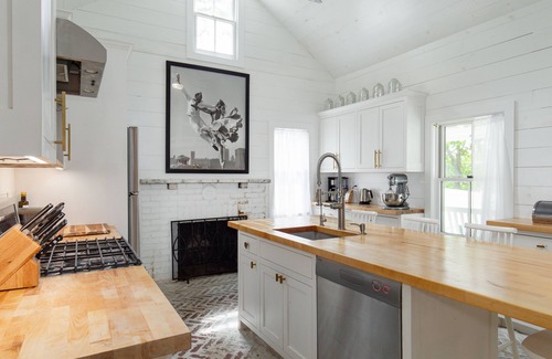 Clinton Corners House | Twin Cedar Pond: Modern Farmhouse w/Sprawling Deck and Oversized Indoor Hot Tub