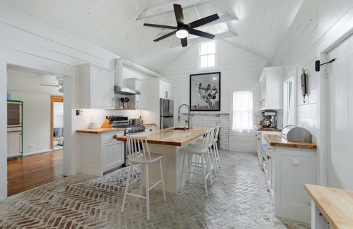 Clinton Corners House | Twin Cedar Pond: Modern Farmhouse w/Sprawling Deck and Oversized Indoor Hot Tub