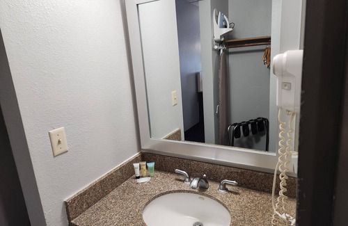 Mounds View Hotel | Twin Cities Inn