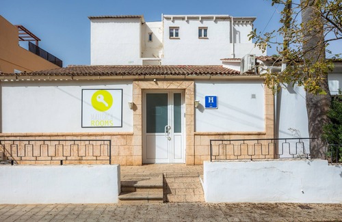 Can Pastilla Apartment | Twin/double room Nº9' with Shared Terrace, Wi-Fi and Air Conditioning