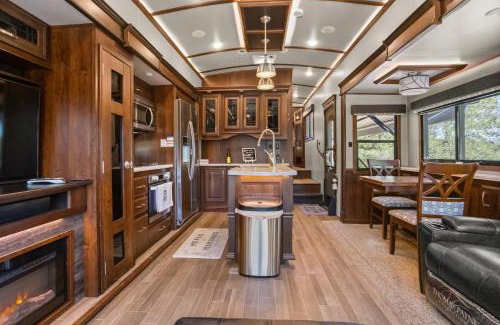 Boerne Other | Twin Falls Luxury RV Glamping - Pinnacle